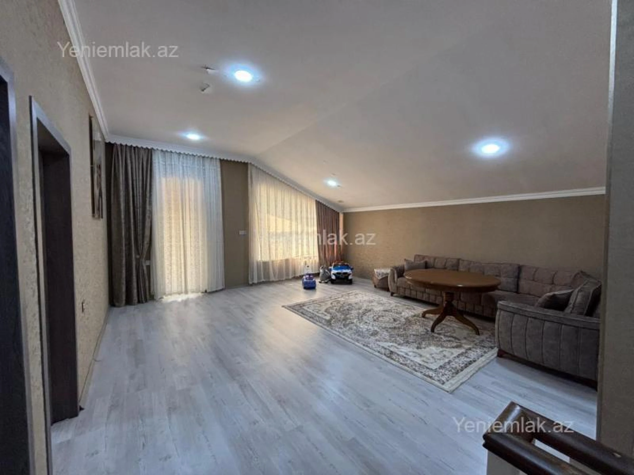 Satılır 6 otaqlı həyət evi 360 m²