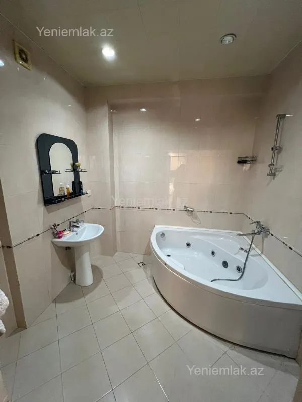 Satılır 3 otaqlı yeni tikili 167 m²