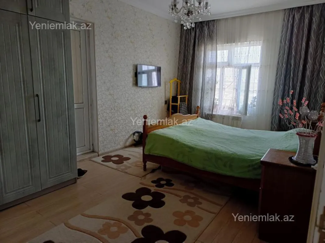 Satılır 4 otaqlı köhnə tikili 110 m²
