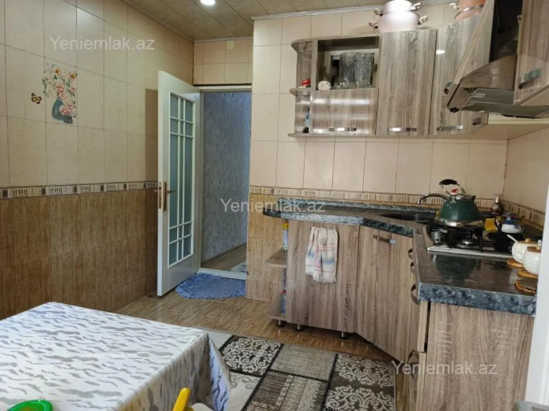 Satılır 4 otaqlı köhnə tikili 110 m²