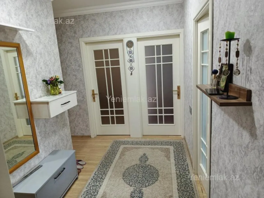 Satılır 4 otaqlı köhnə tikili 110 m²