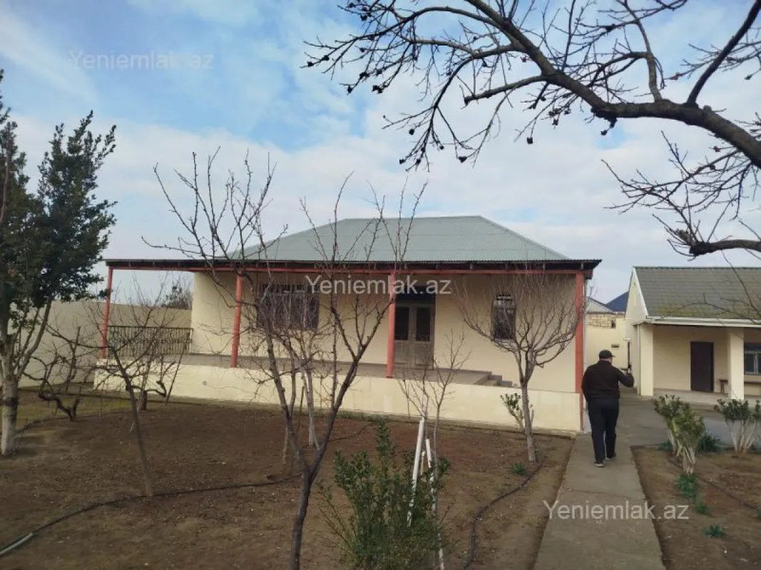 Satılır 4 otaqlı həyət evi 120 m²