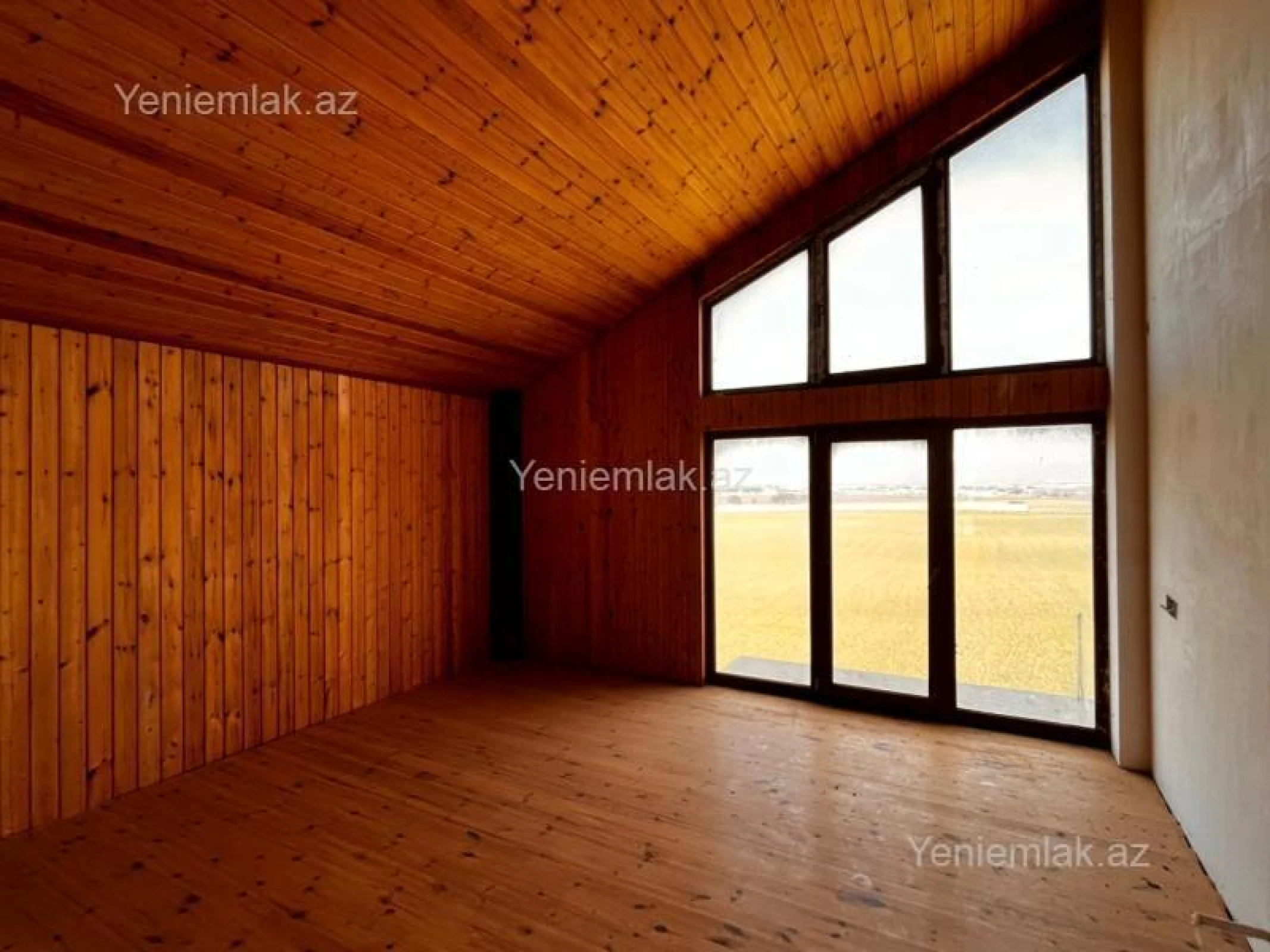 Satılır 9 otaqlı həyət evi 300 m²