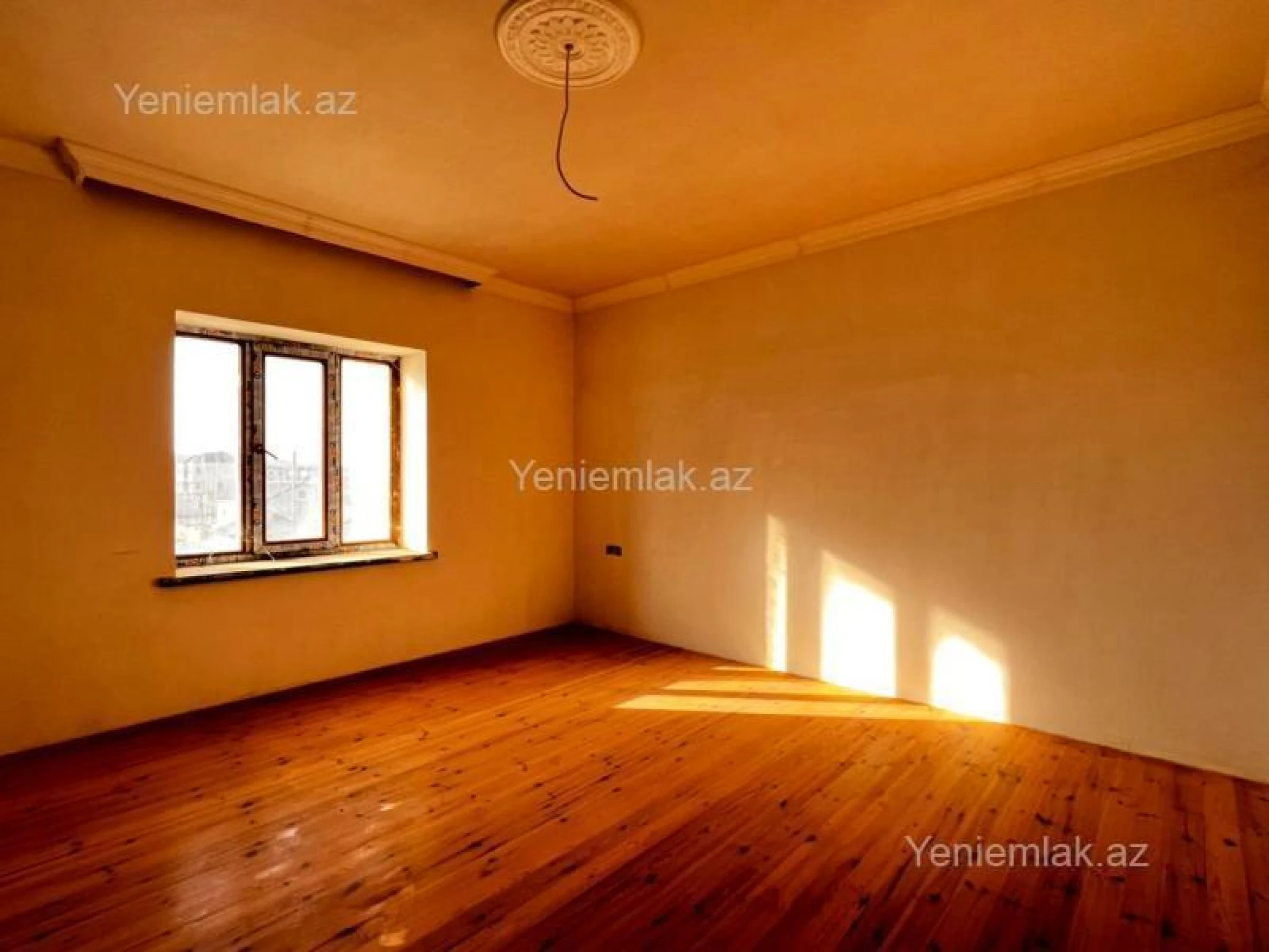 Satılır 9 otaqlı həyət evi 300 m²