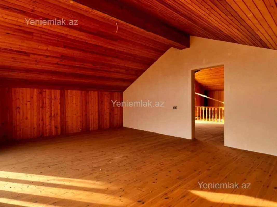 Satılır 9 otaqlı həyət evi 300 m²