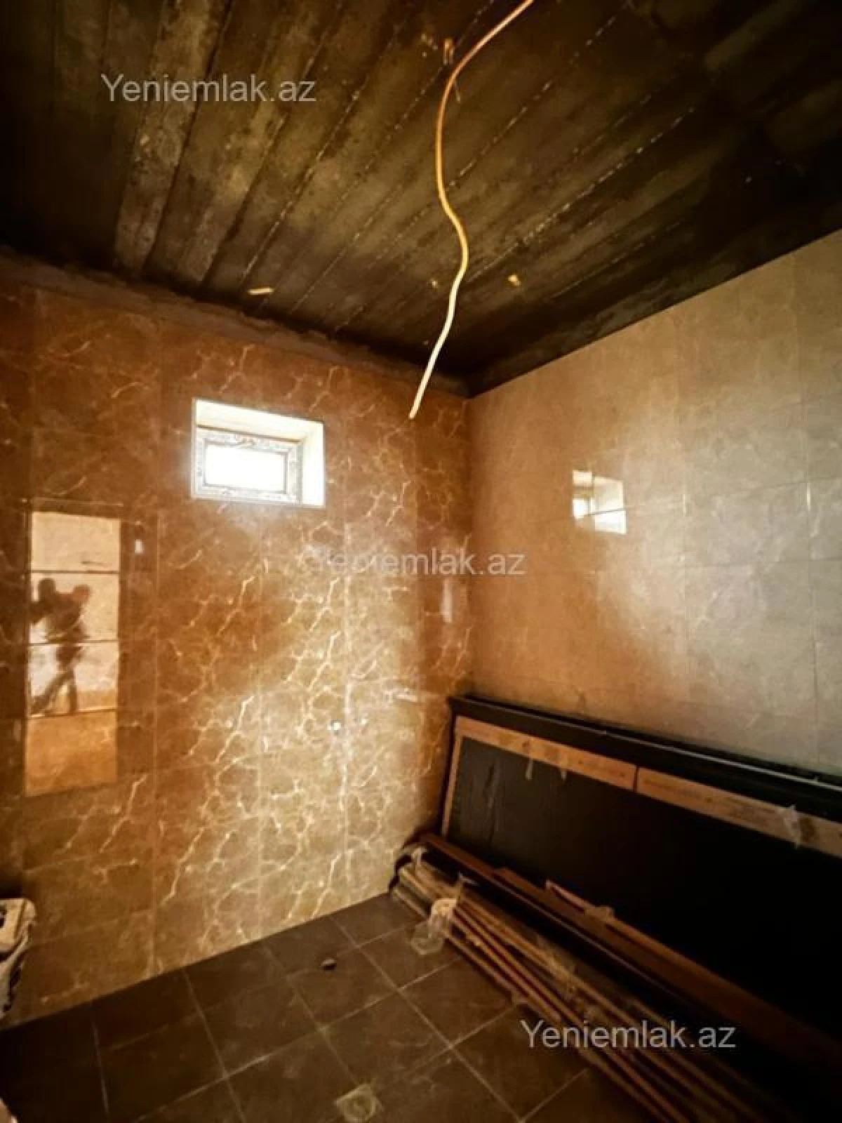 Satılır 9 otaqlı həyət evi 300 m²