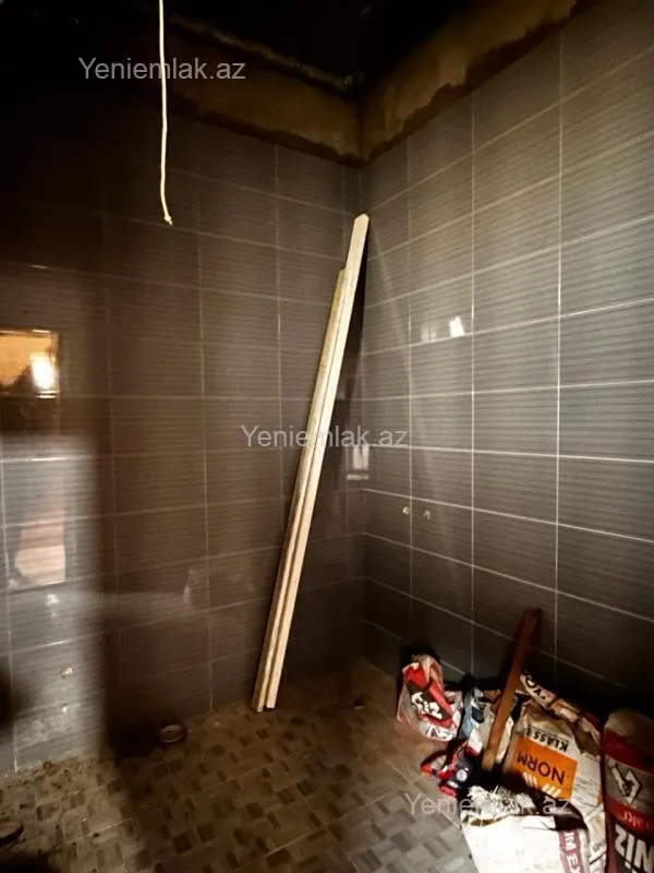 Satılır 9 otaqlı həyət evi 300 m²