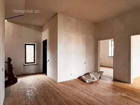 Satılır 9 otaqlı həyət evi 300 m²