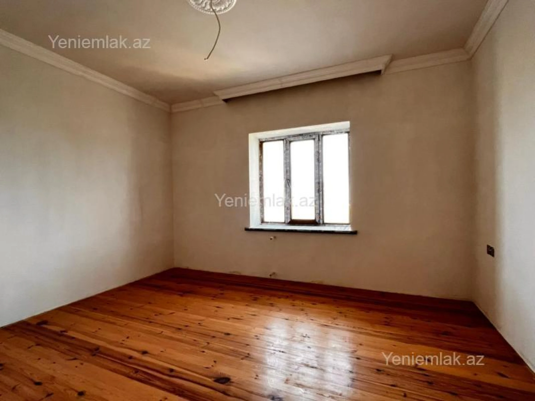 Satılır 9 otaqlı həyət evi 300 m²