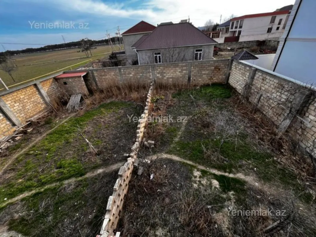 Satılır 9 otaqlı həyət evi 300 m²