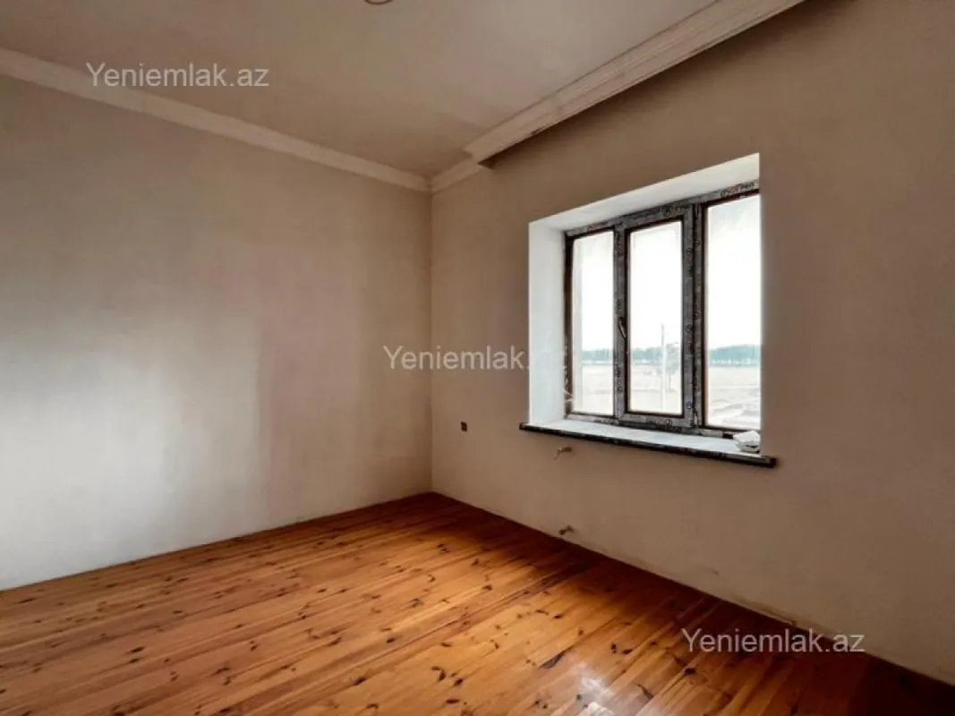 Satılır 9 otaqlı həyət evi 300 m²