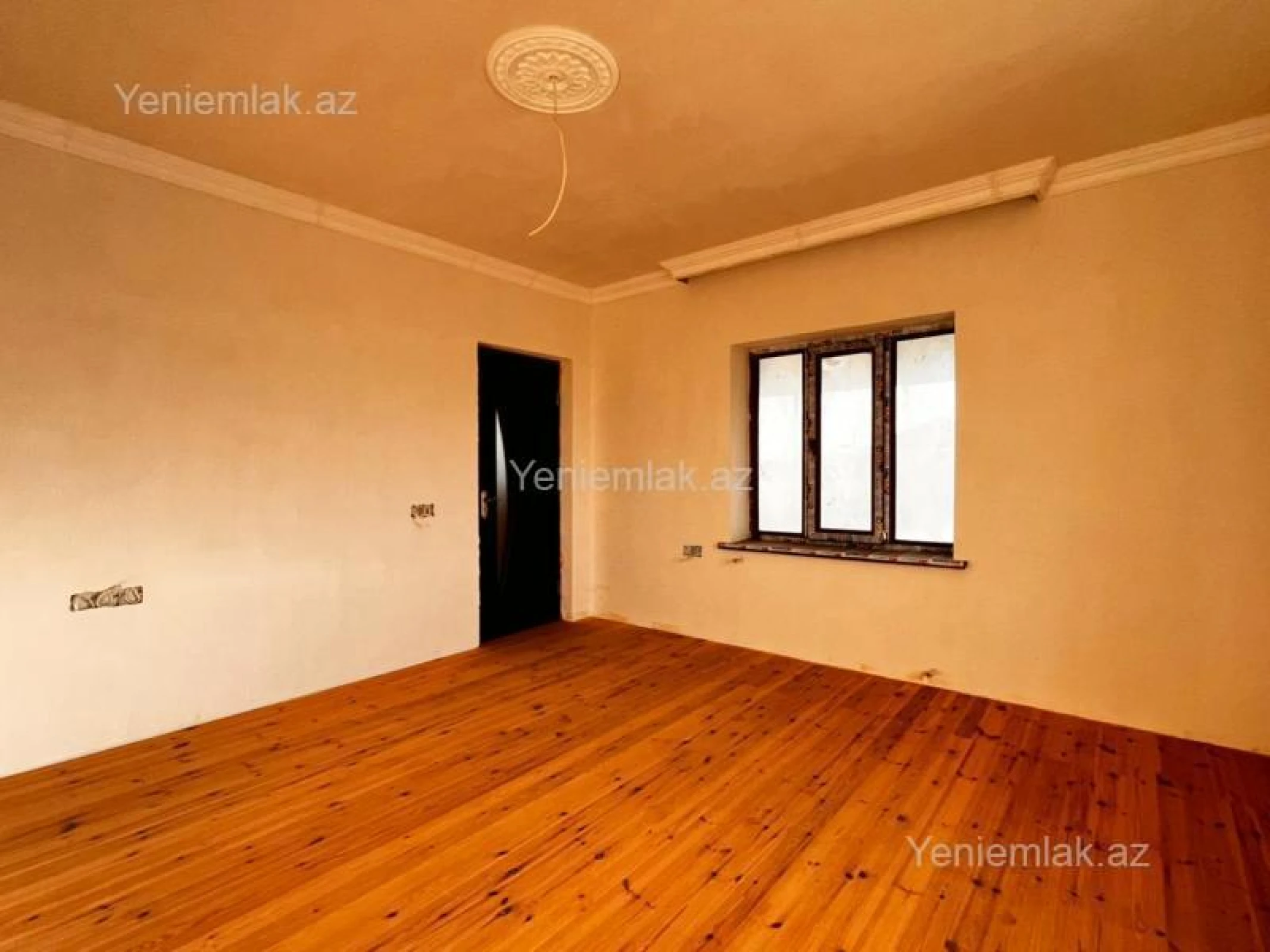 Satılır 9 otaqlı həyət evi 300 m²