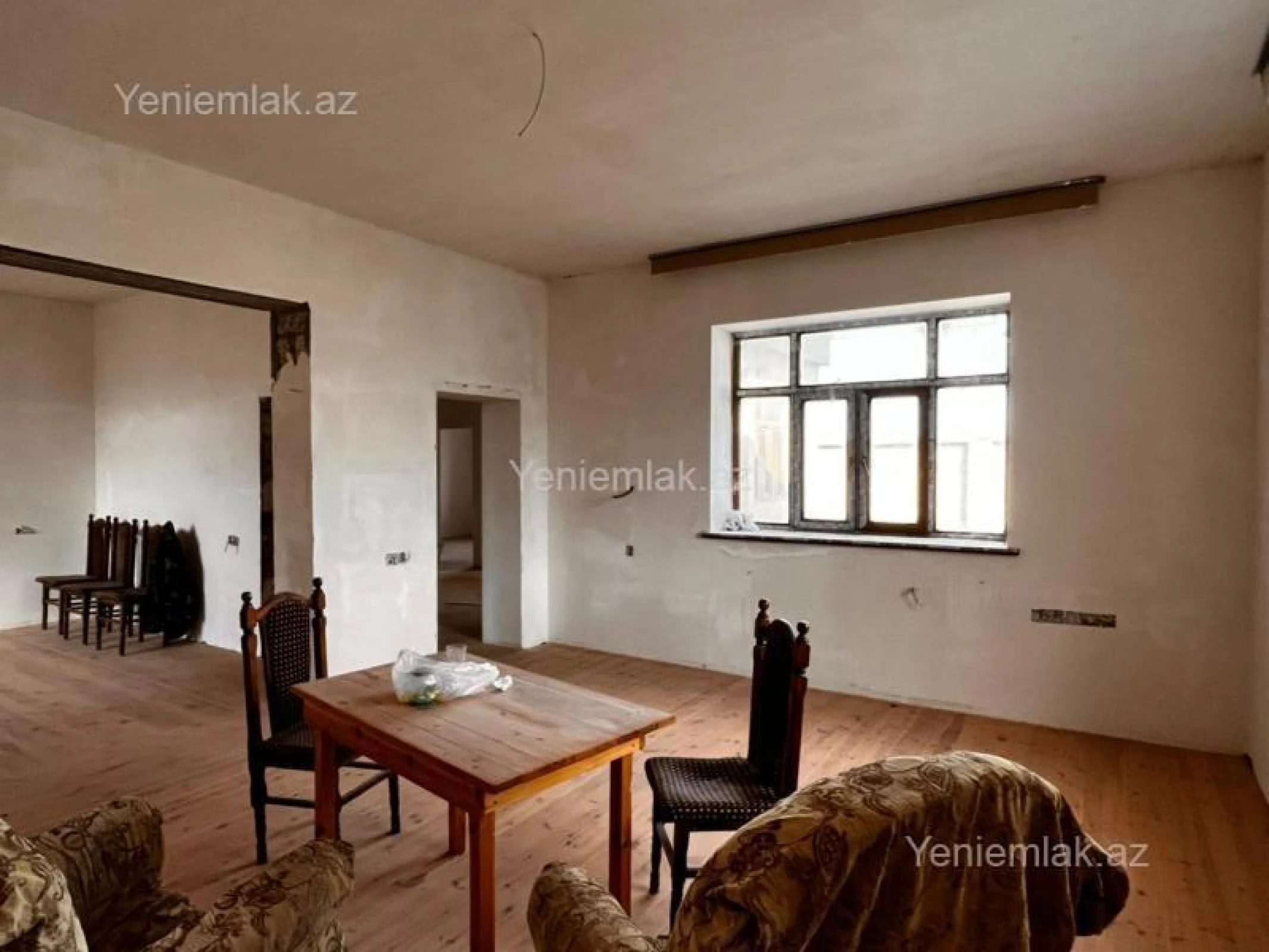 Satılır 9 otaqlı həyət evi 300 m²