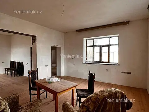 Satılır 9 otaqlı həyət evi 300 m²