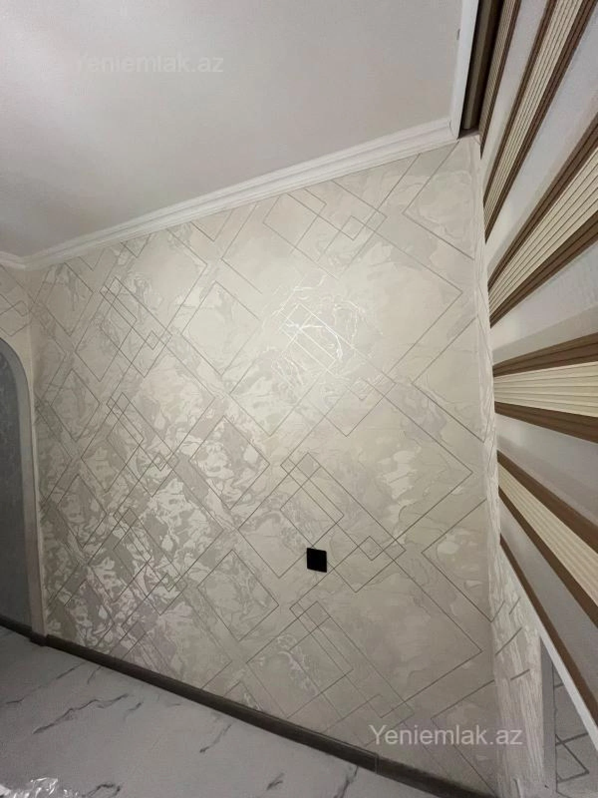 Satılır 2 otaqlı köhnə tikili 60 m²