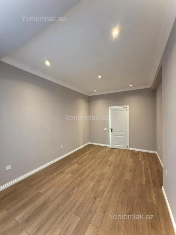 Satılır 3 otaqlı yeni tikili 115 m²