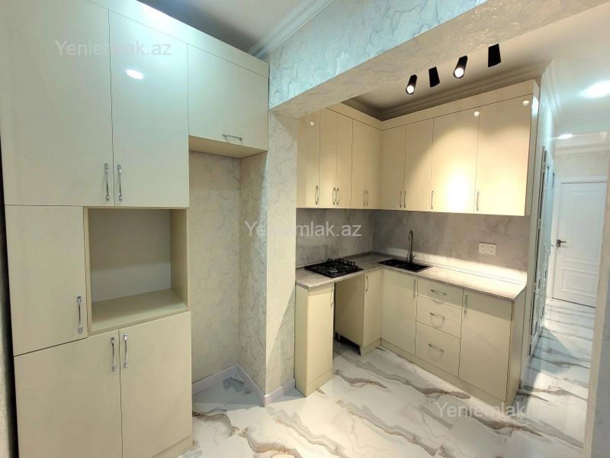 Satılır 3 otaqlı köhnə tikili 85 m²