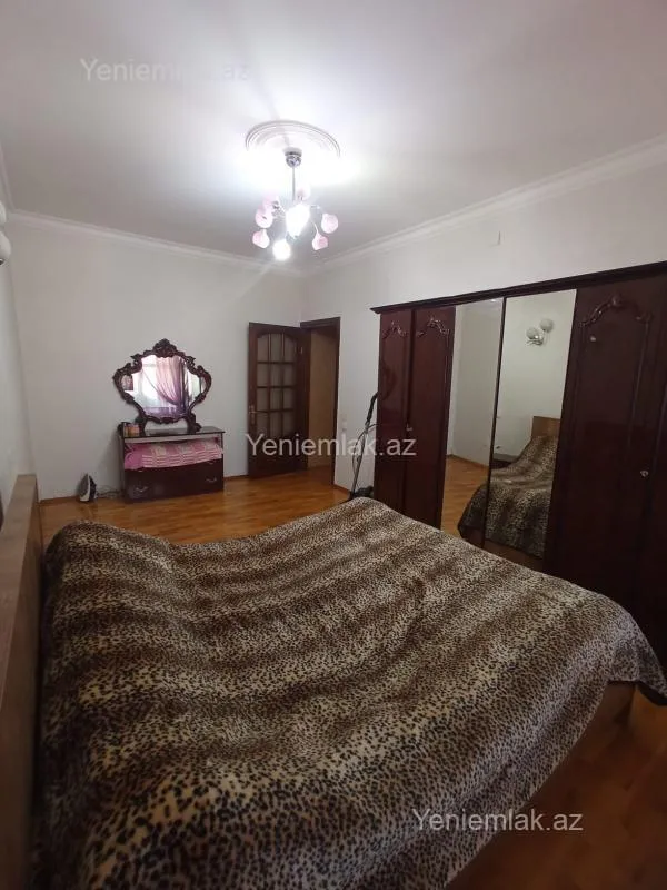 Satılır 5 otaqlı köhnə tikili 120 m²