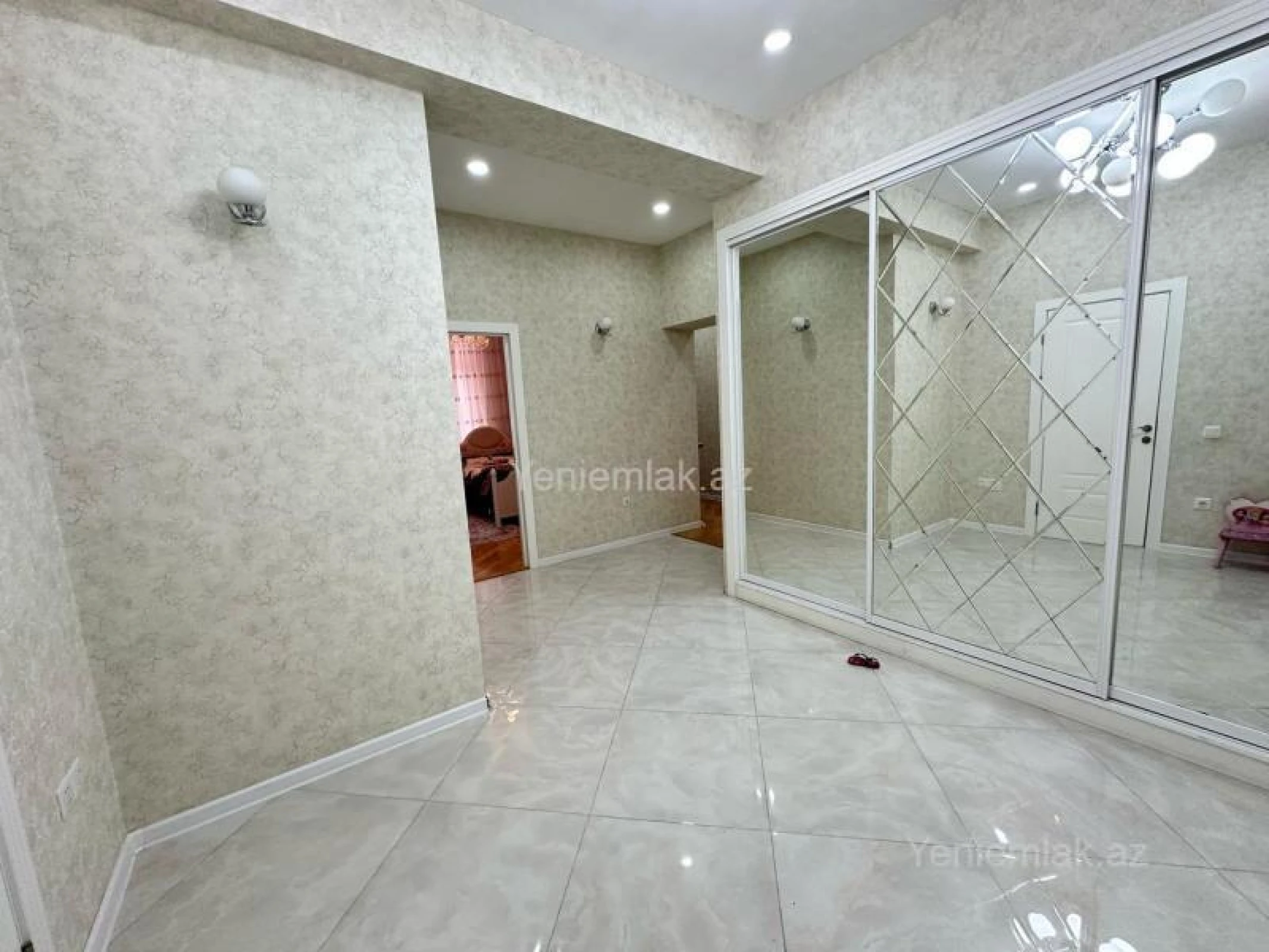 Satılır 3 otaqlı yeni tikili 125 m²