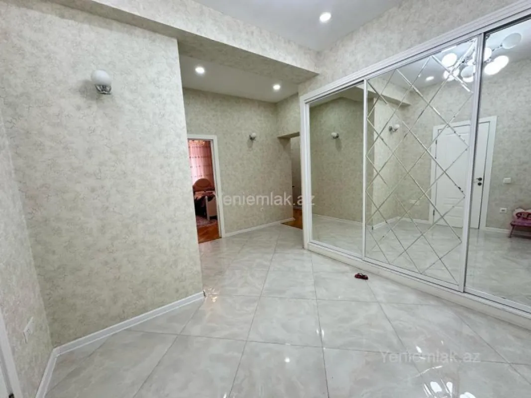 Satılır 3 otaqlı yeni tikili 125 m²