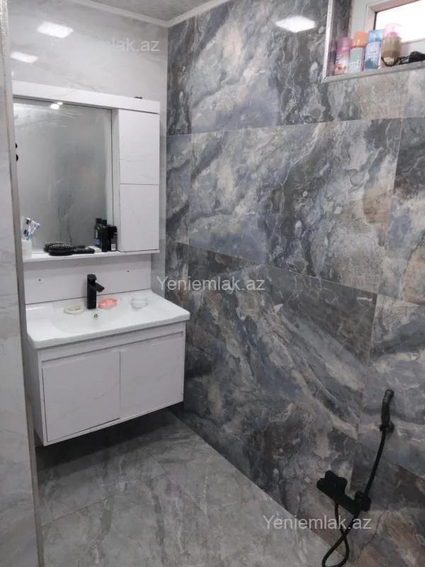 Satılır 4 otaqlı həyət evi 80 m²