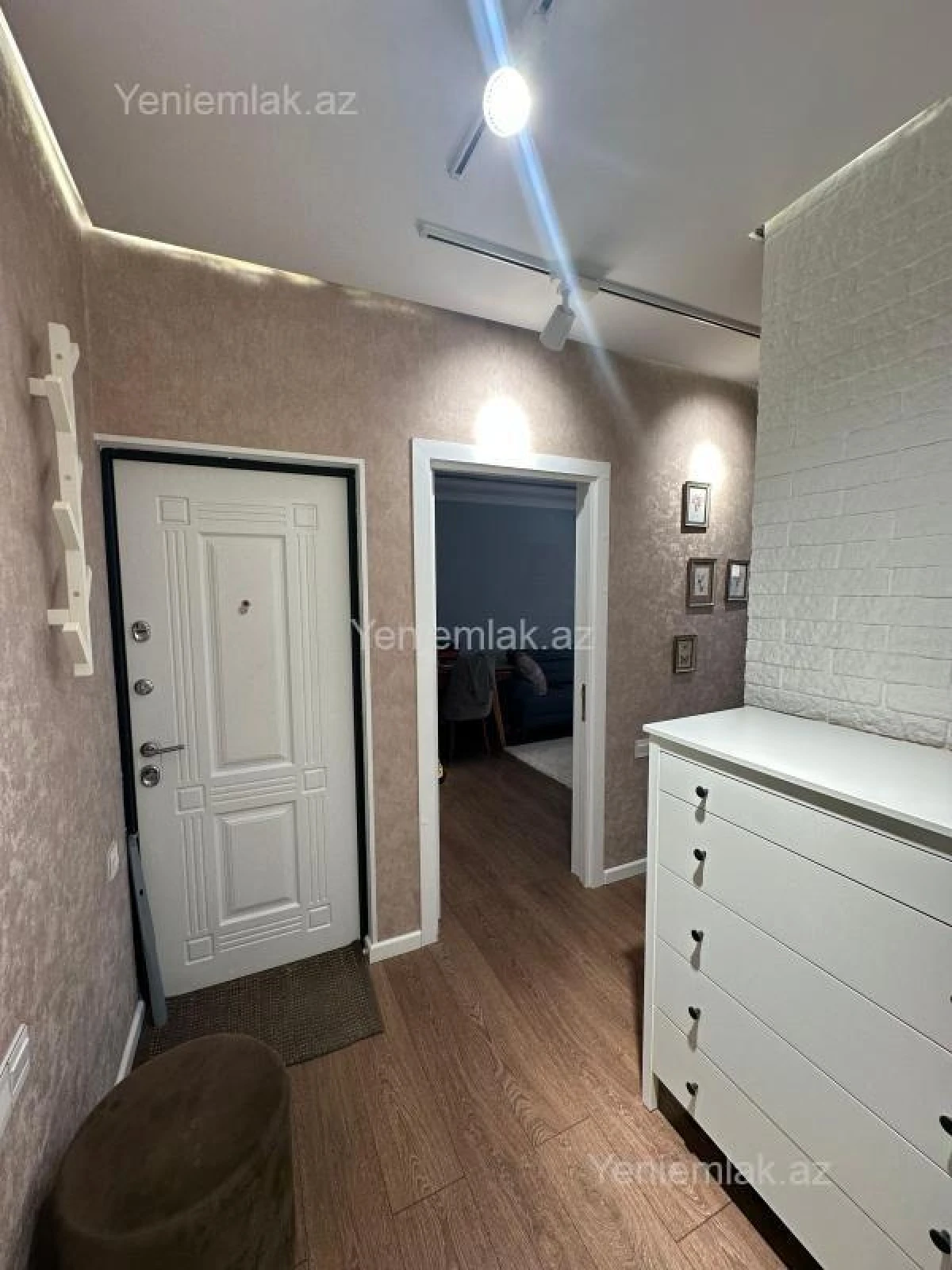 Satılır 2 otaqlı köhnə tikili 65 m²