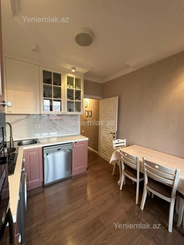 Satılır 2 otaqlı köhnə tikili 65 m²