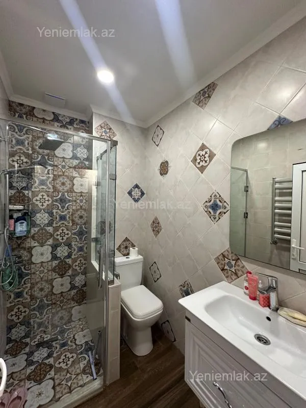 Satılır 2 otaqlı köhnə tikili 65 m²