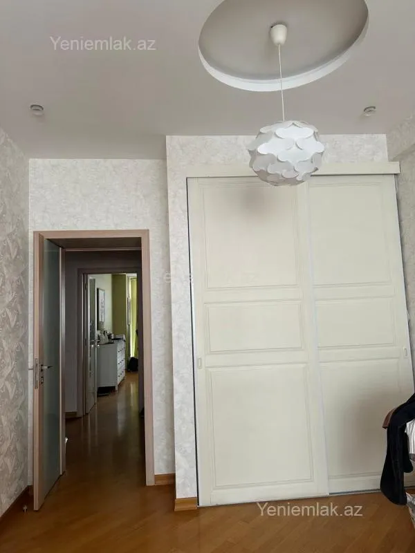 Satılır 4 otaqlı yeni tikili 165 m²