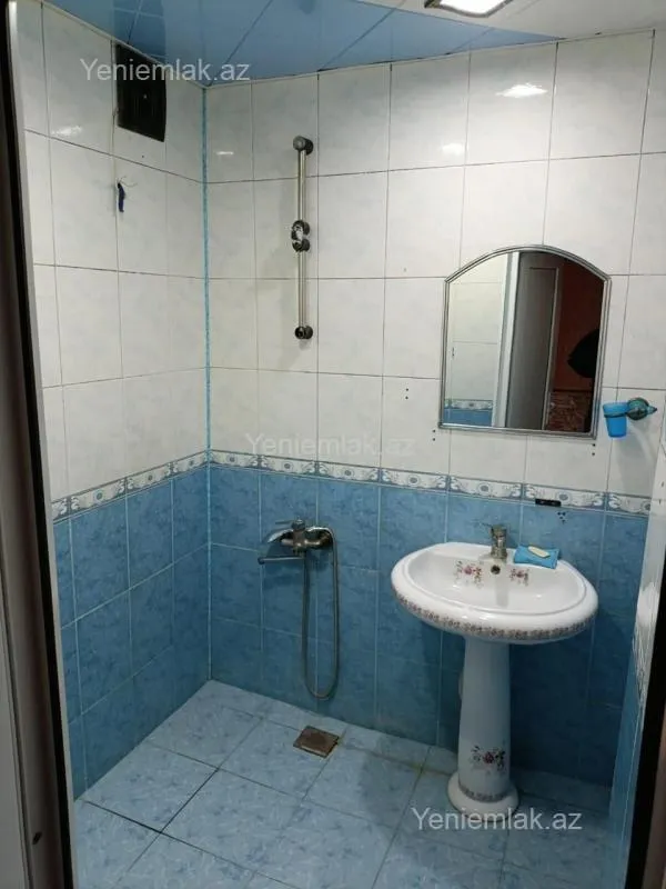 Satılır 3 otaqlı köhnə tikili 75 m²