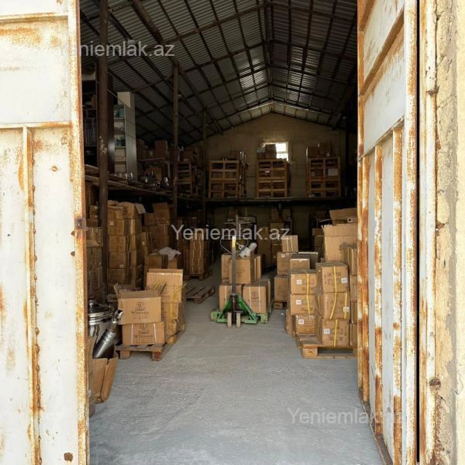 Satılır 10 otaqlı obyekt 2800 m²