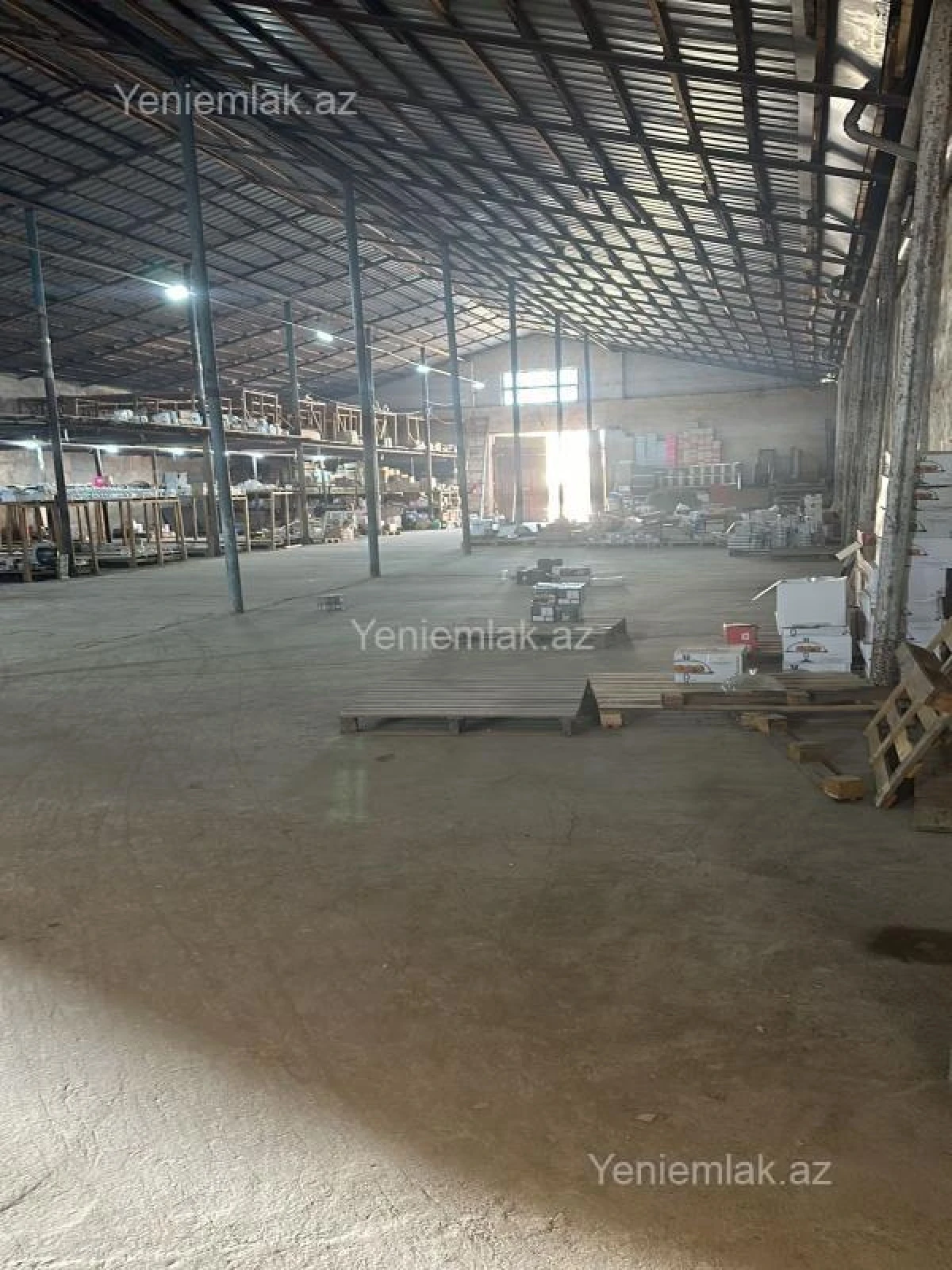 Satılır 10 otaqlı obyekt 2800 m²