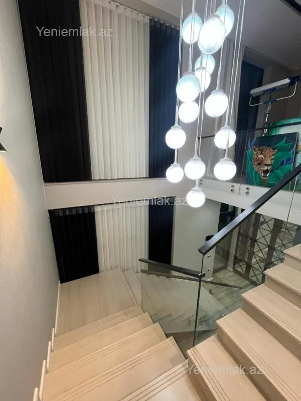 Satılır 5 otaqlı həyət evi 380 m²