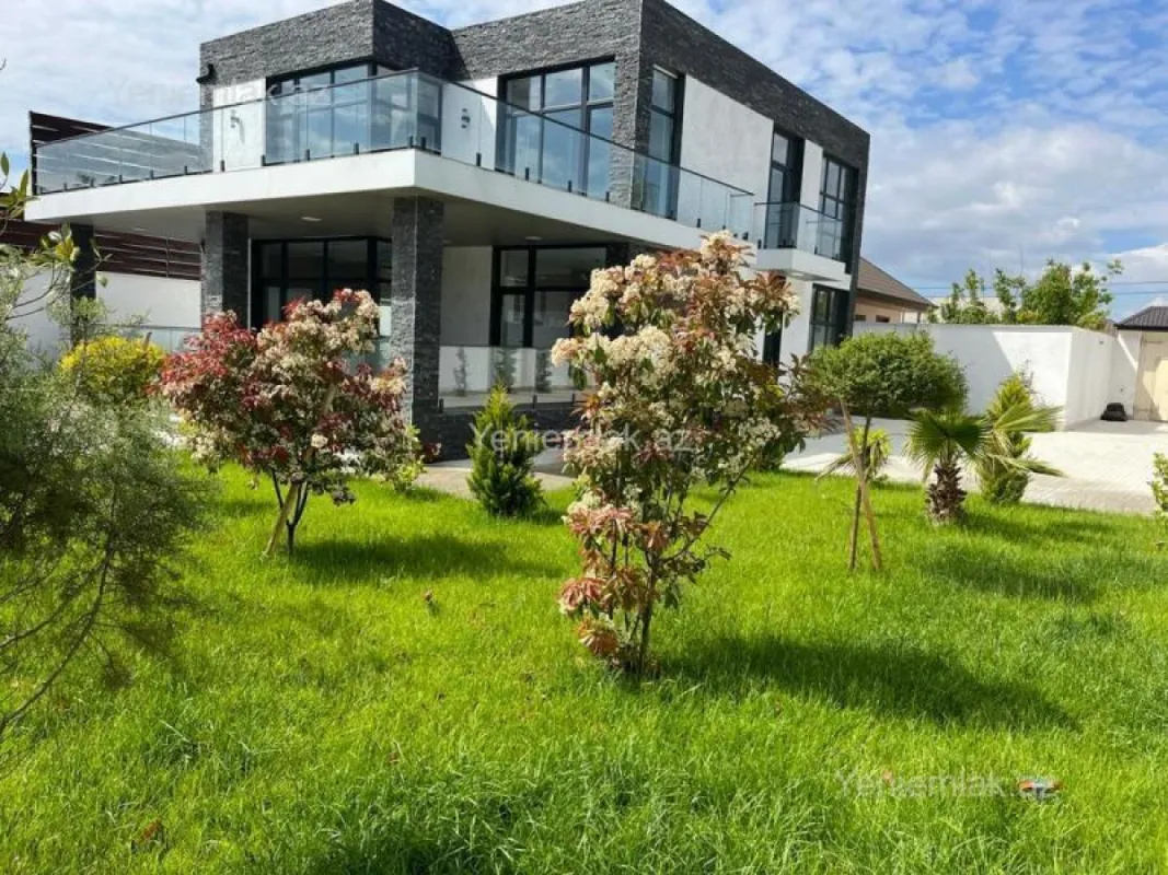 Satılır 5 otaqlı həyət evi 380 m²