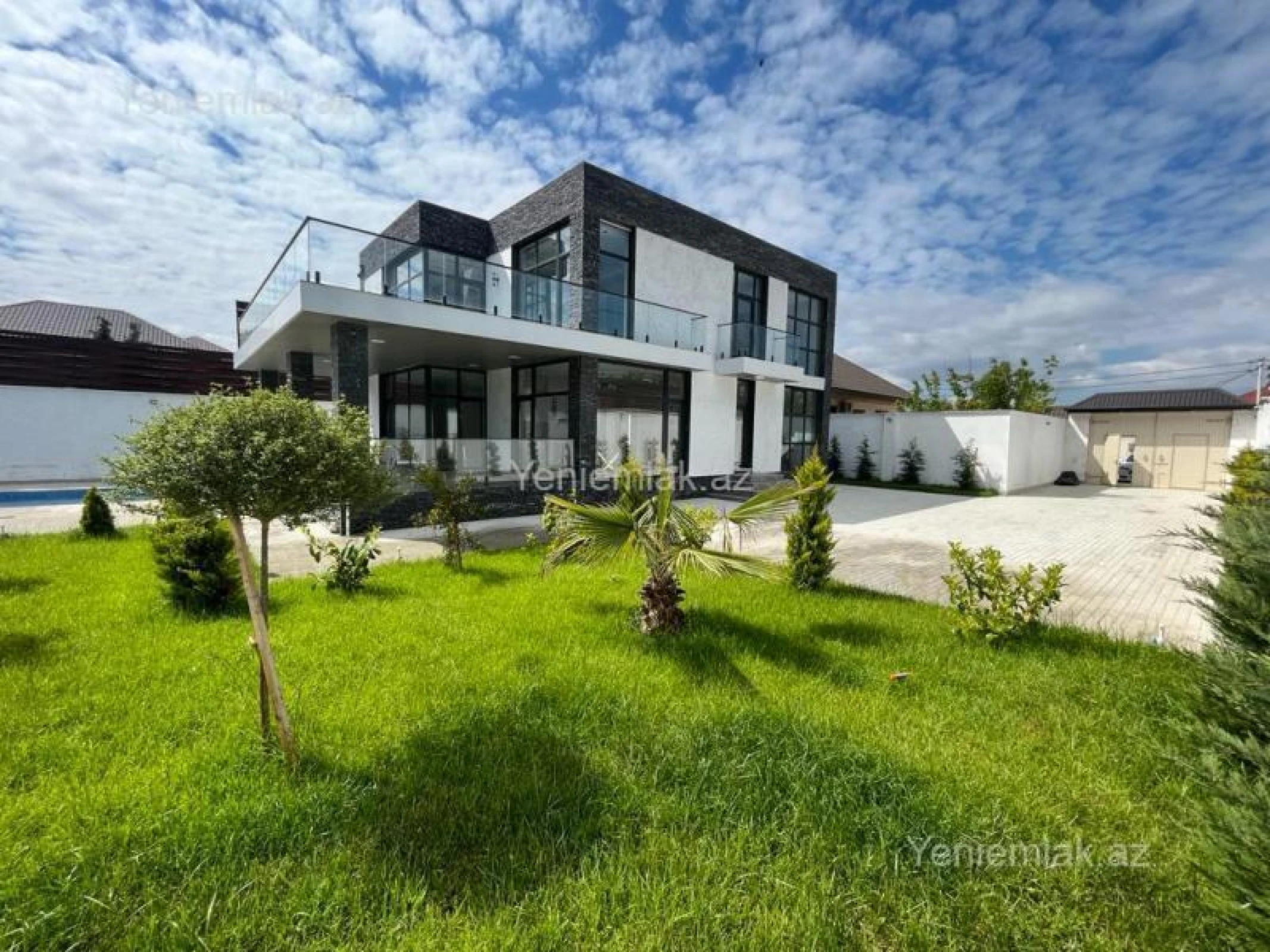 Satılır 5 otaqlı həyət evi 380 m²