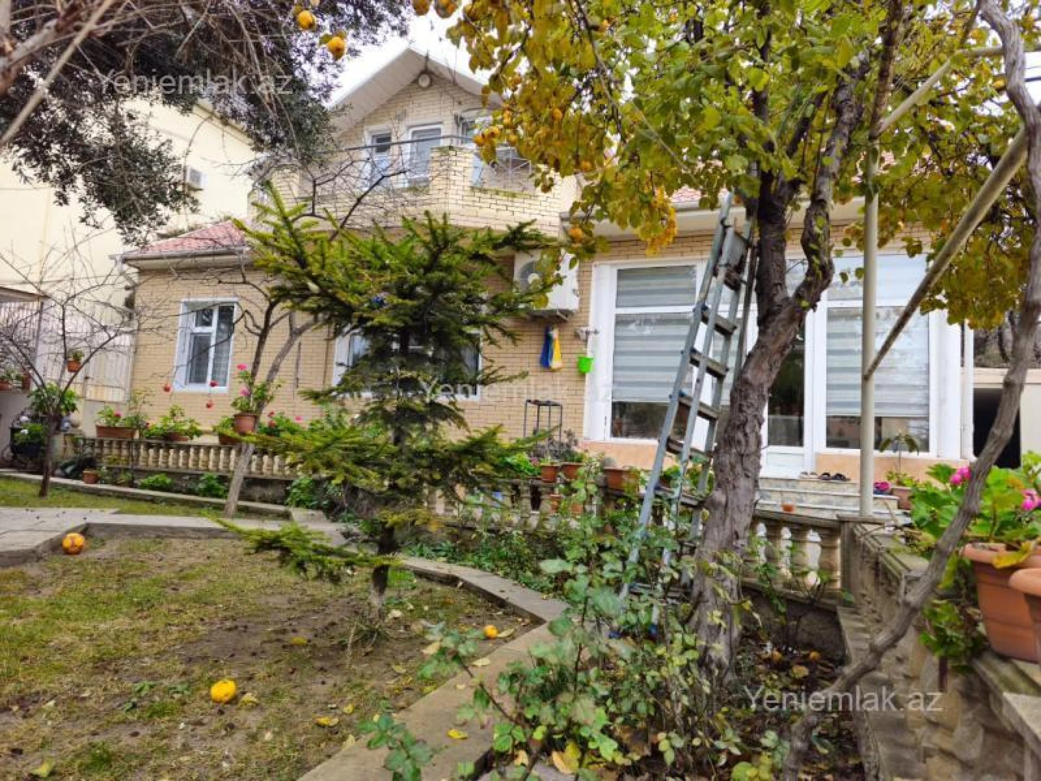 Satılır 7 otaqlı həyət evi 330 m²