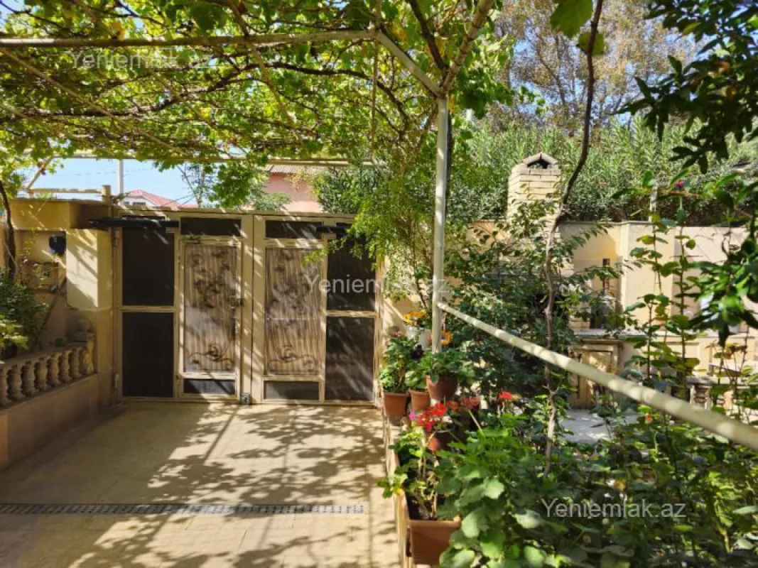 Satılır 7 otaqlı həyət evi 330 m²