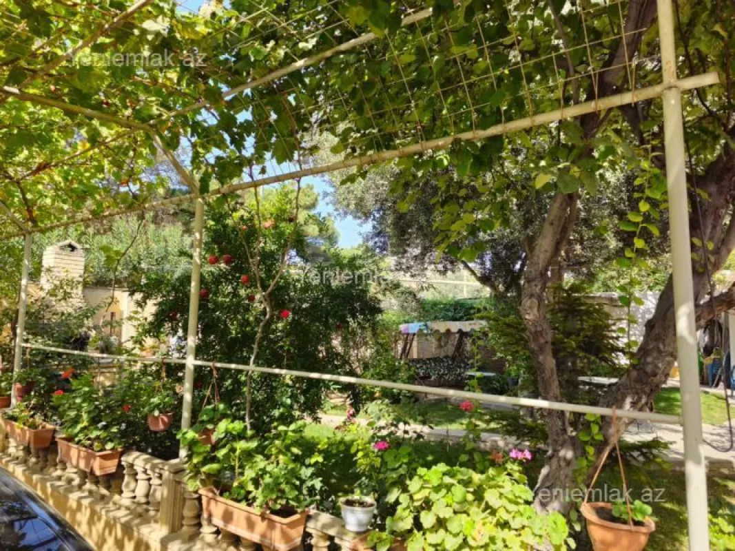 Satılır 7 otaqlı həyət evi 330 m²