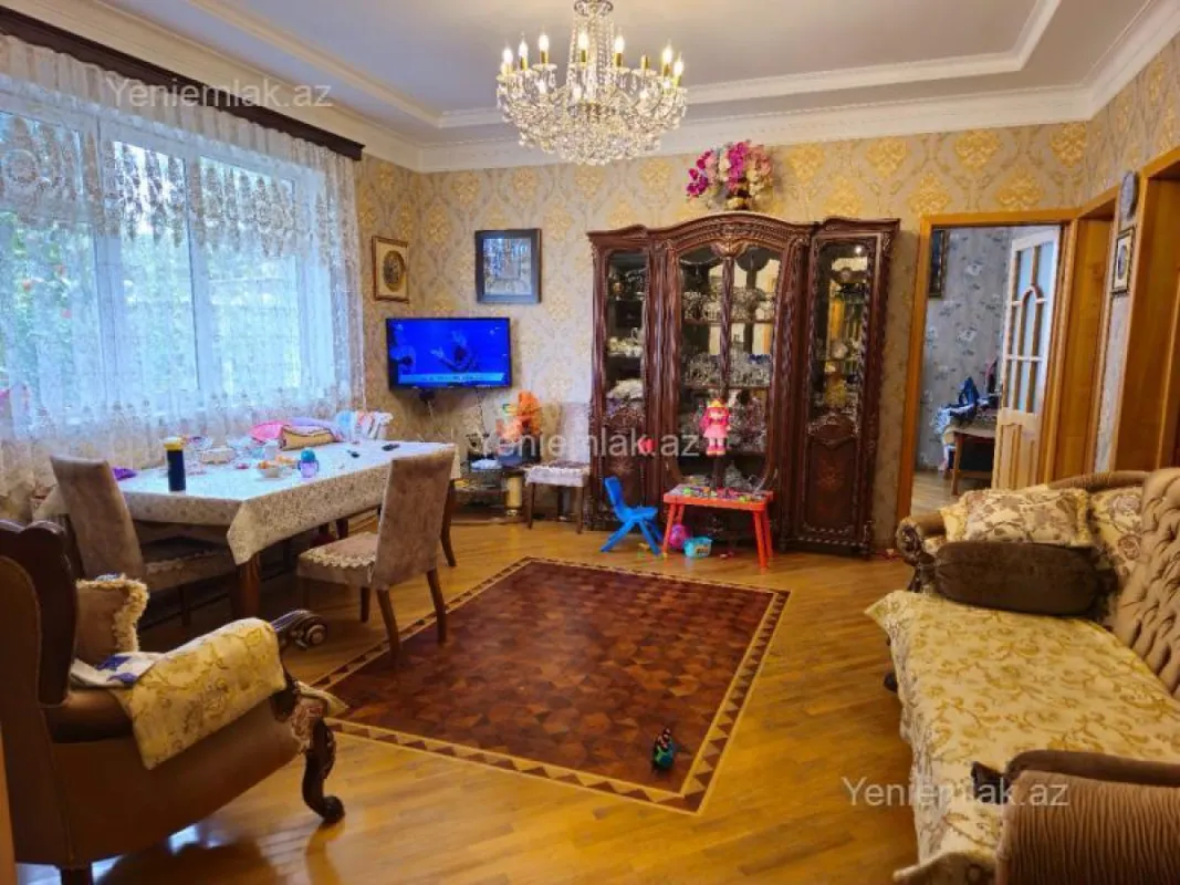 Satılır 7 otaqlı həyət evi 330 m²