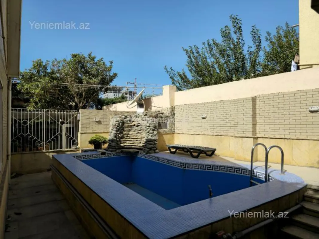 Satılır 7 otaqlı həyət evi 330 m²