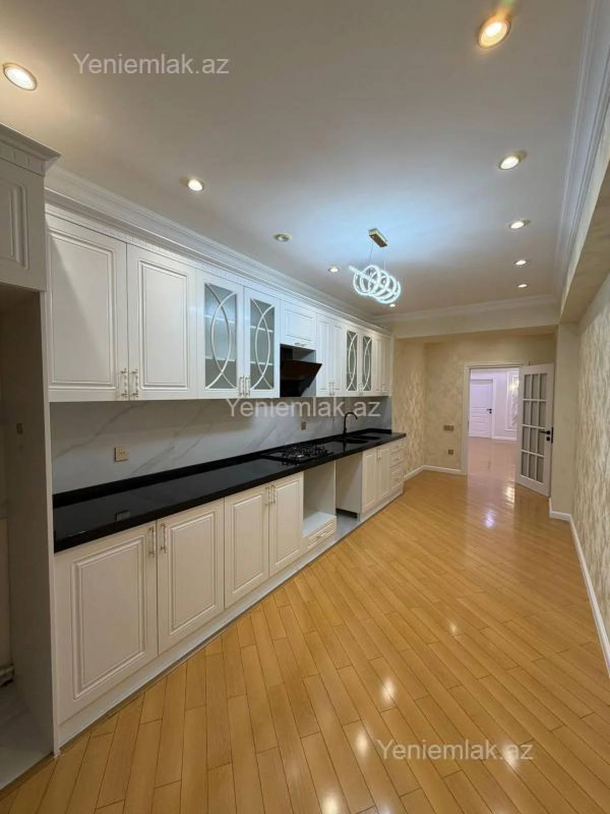 Satılır 3 otaqlı yeni tikili 150 m²