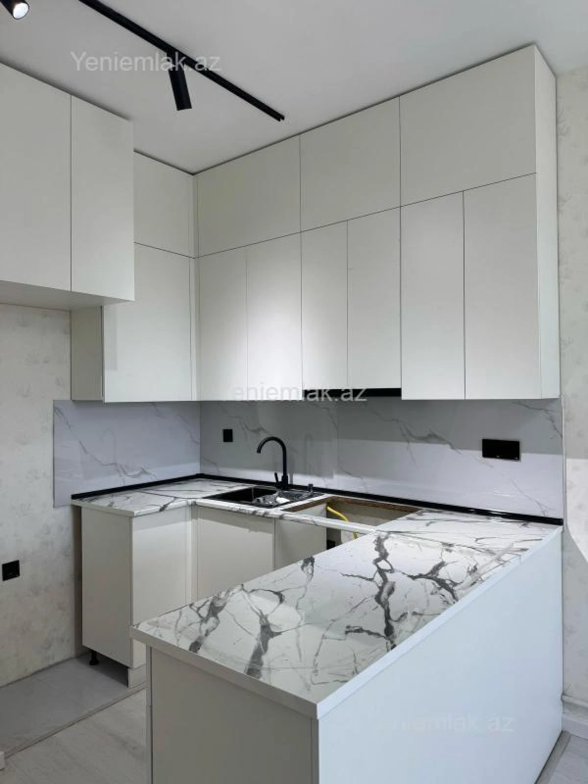 Satılır 2 otaqlı yeni tikili 60 m²