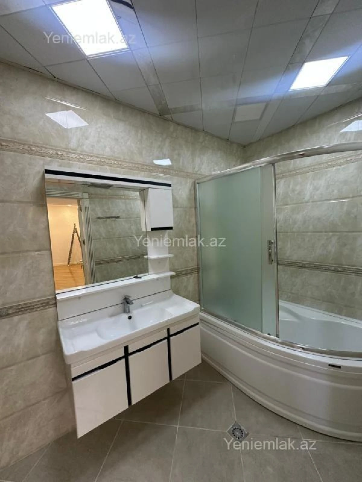 Satılır 2 otaqlı yeni tikili 100 m²