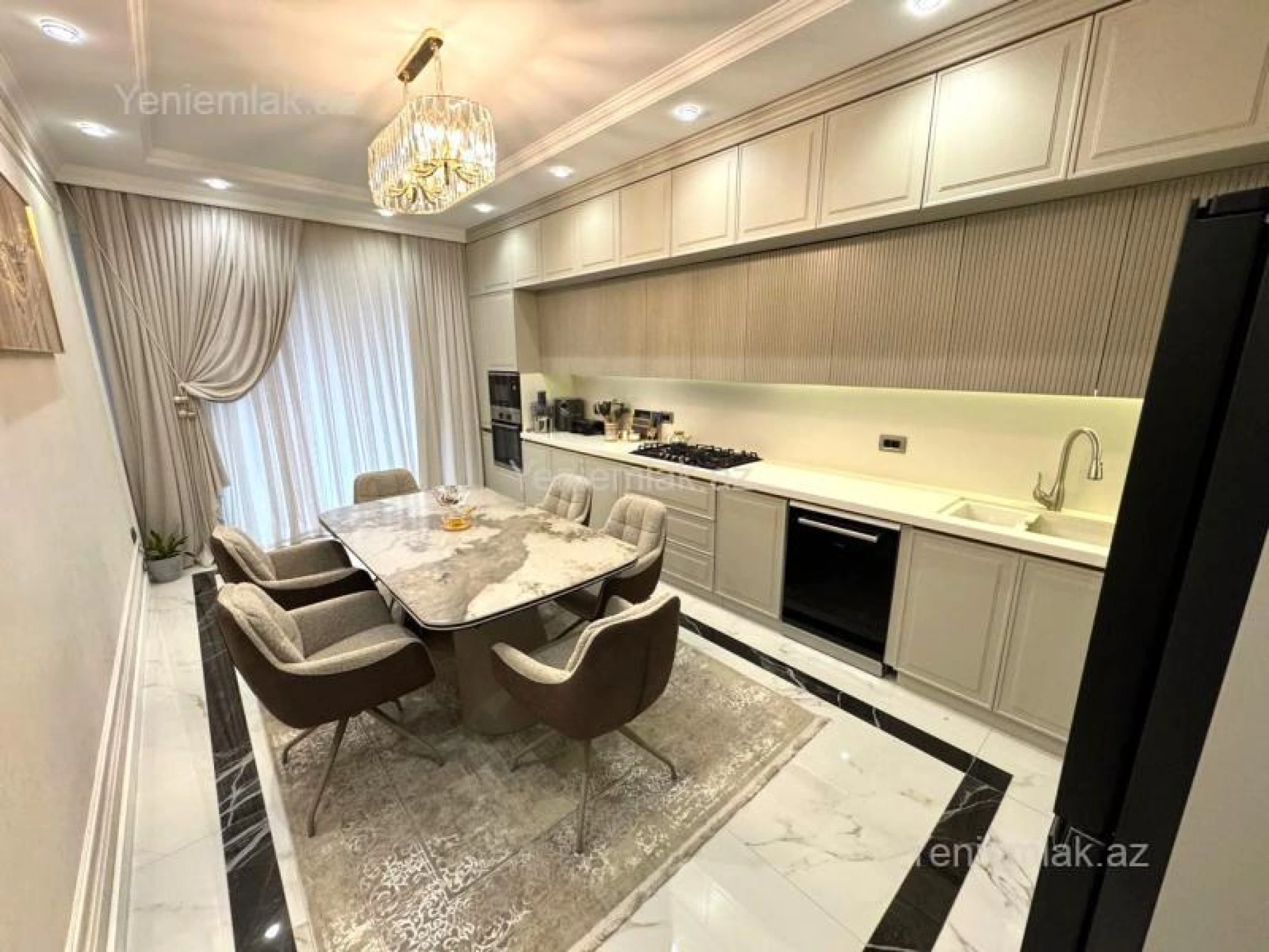 Satılır 4 otaqlı yeni tikili 200 m²