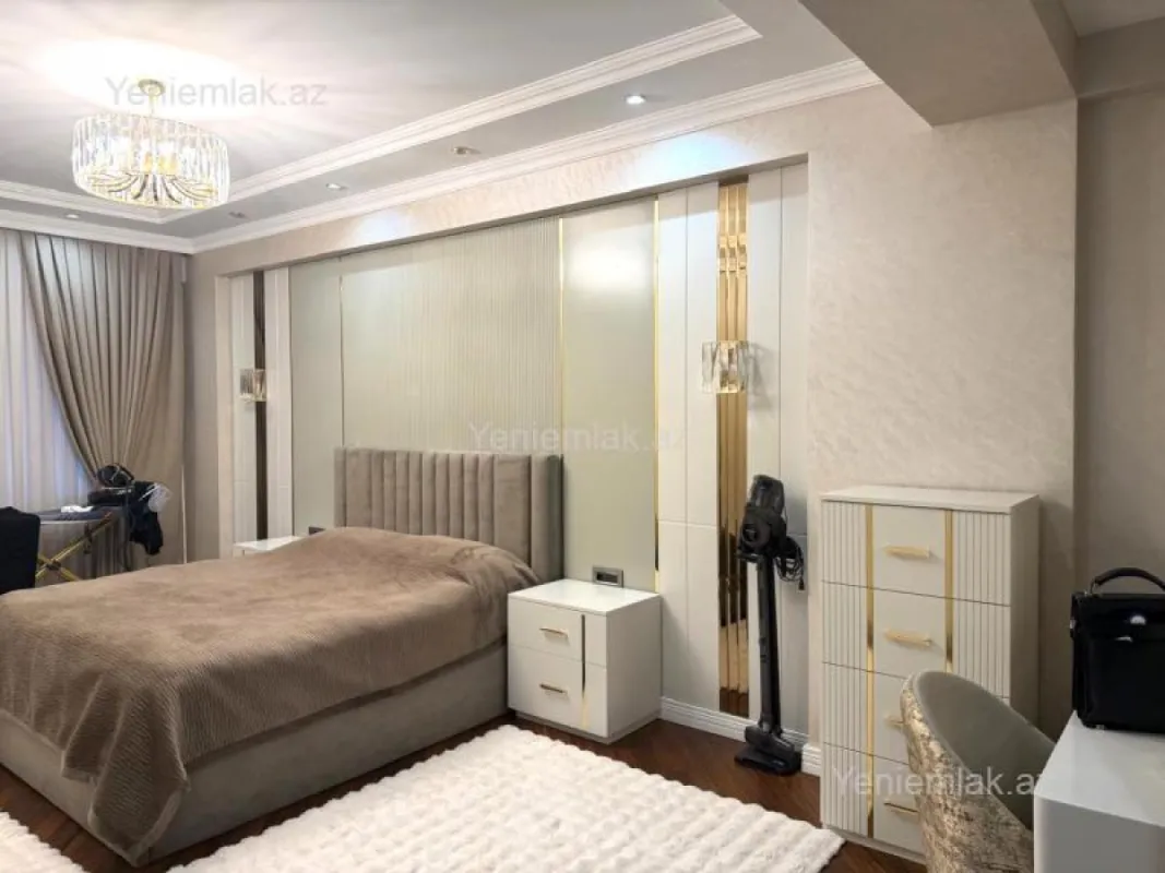 Satılır 4 otaqlı yeni tikili 200 m²