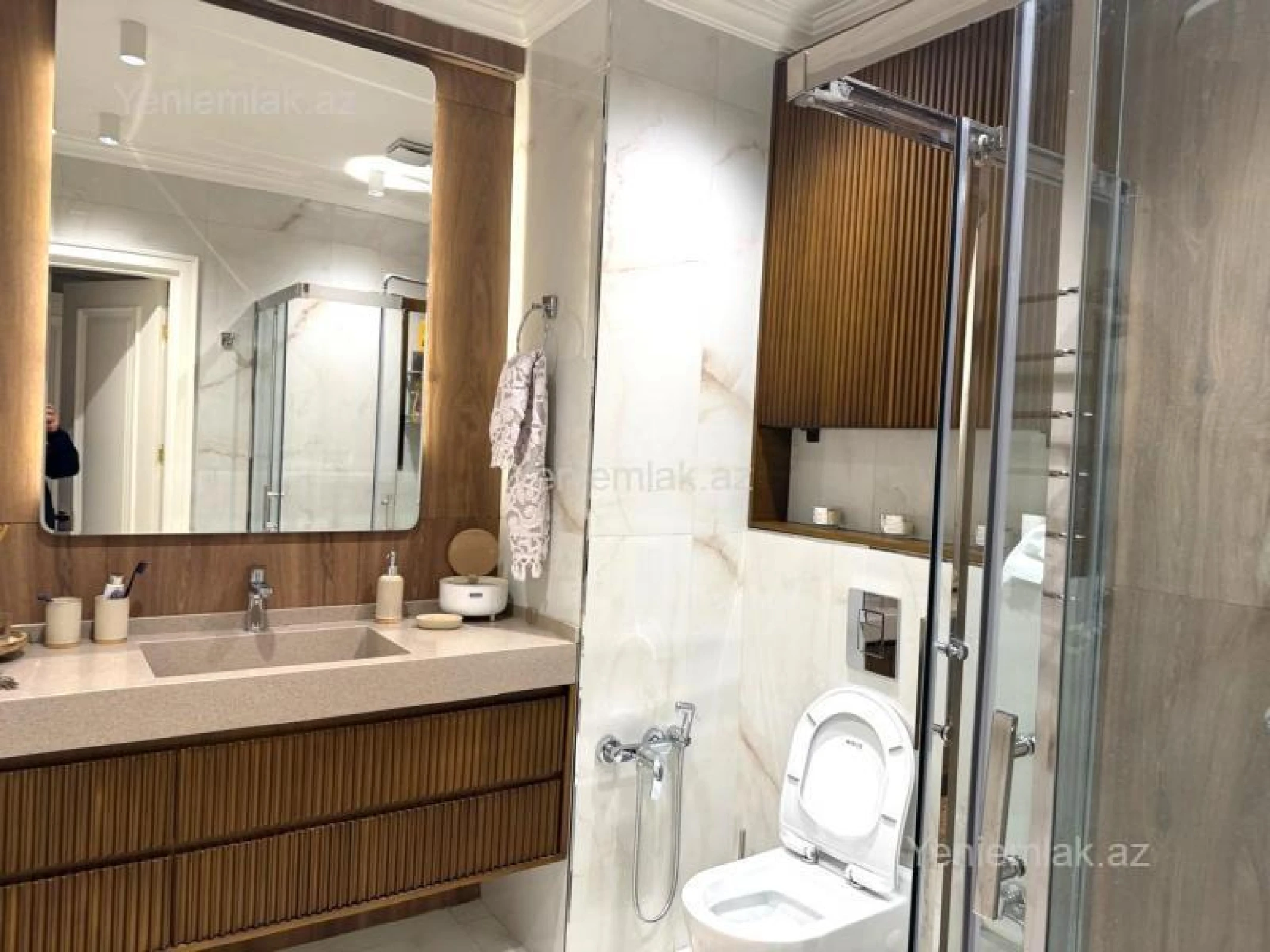 Satılır 4 otaqlı yeni tikili 200 m²