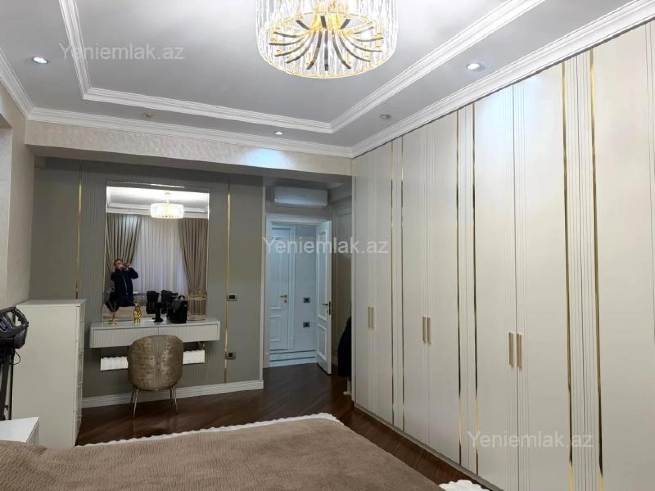 Satılır 4 otaqlı yeni tikili 200 m²