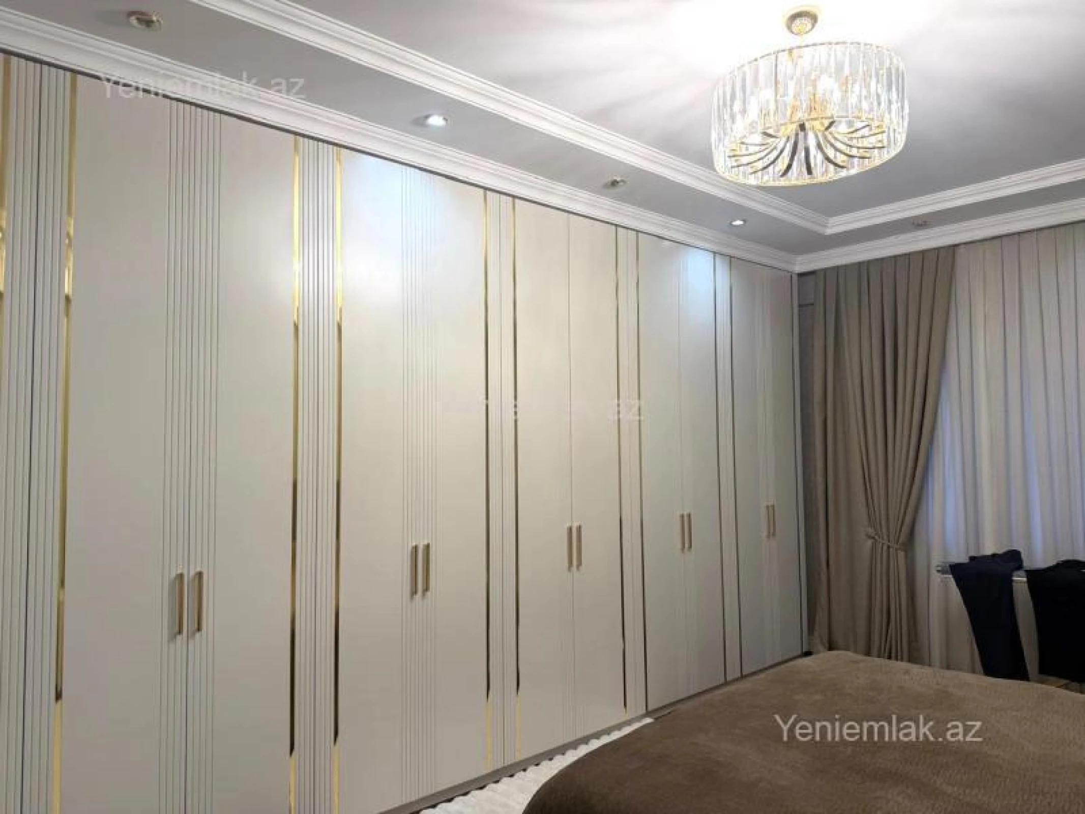 Satılır 4 otaqlı yeni tikili 200 m²