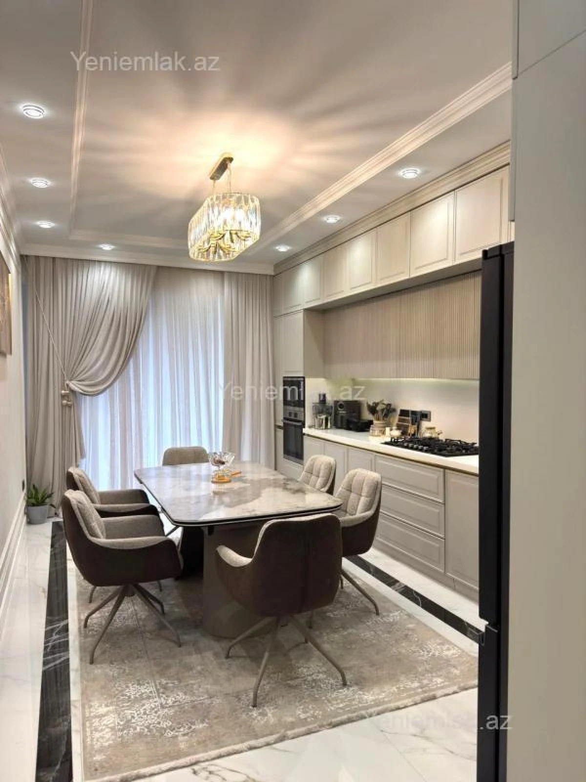 Satılır 4 otaqlı yeni tikili 200 m²