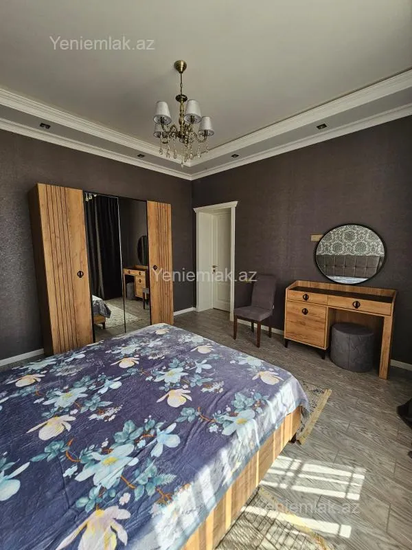 Satılır 6 otaqlı həyət evi 220 m²